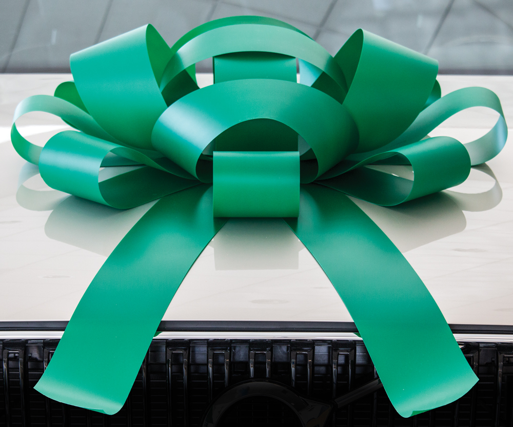 30-inch green magnetic car bow with two matching tails